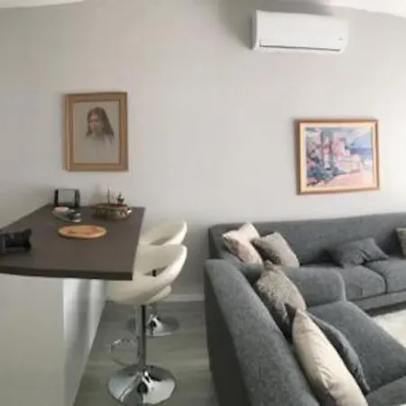 Apartment New Bazaar Violin Passion Tirana