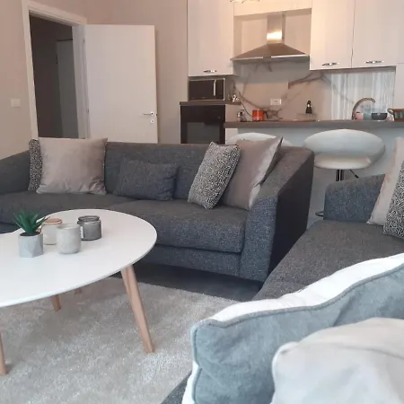 Apartment New Bazaar Violin Passion Tirana